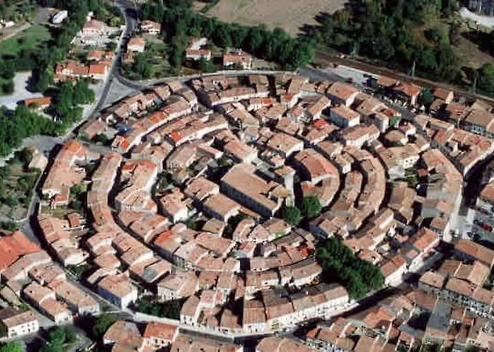 Maison Atypique Dans Circulade